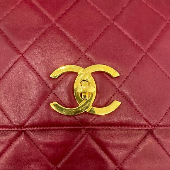 CHANEL Red CC Quilted Lambskin Crossbody/Messenger Bag - Picture 2 of 10